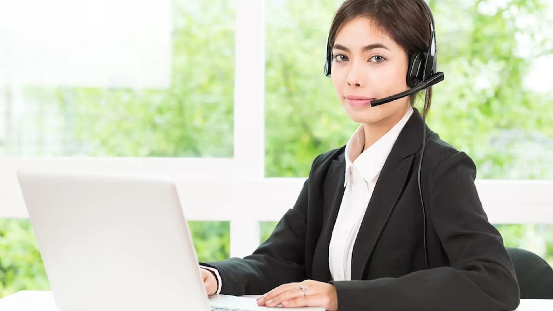 Đội ngũ hỗ trợ khách hàng 8win55 chuyên nghiệp